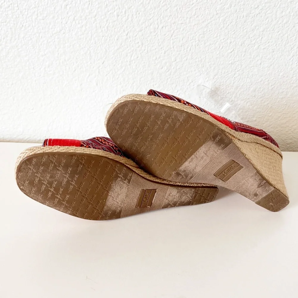 Toms Lina Red Canvas Embroidered Wedges Size 8.5